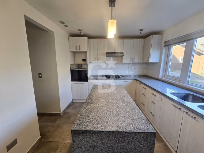 Moderna casa en Valle Volcanes, 3 hab en Condominio