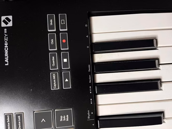 Controlador MIDI Novation Launchkey 25 MK