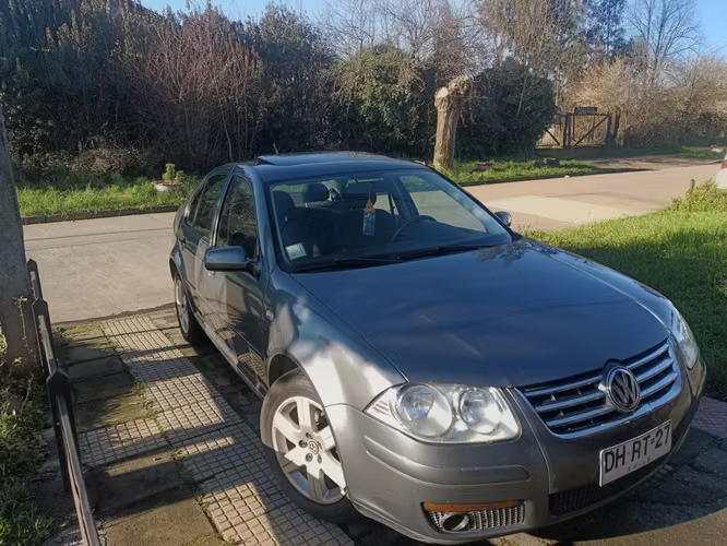 Volkswagen Bora 2.0 Trendline Sky 2011 - Impecable, Al Día