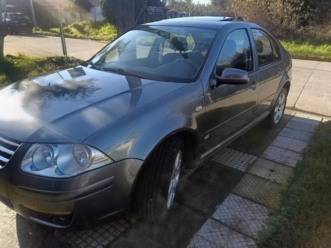 Volkswagen Bora 2.0 Trendline Sky 2011 - Impecable, Al Día