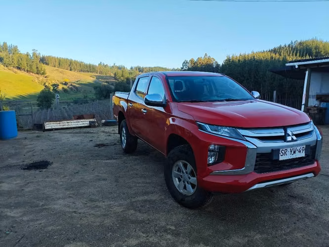 Camioneta Mitsubishi L200 4x4 año 2023
