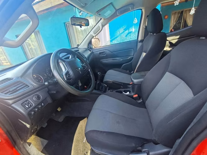 Camioneta Mitsubishi L200 4x4 año 2023
