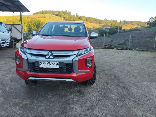 Camioneta Mitsubishi L200 4x4 año 2023