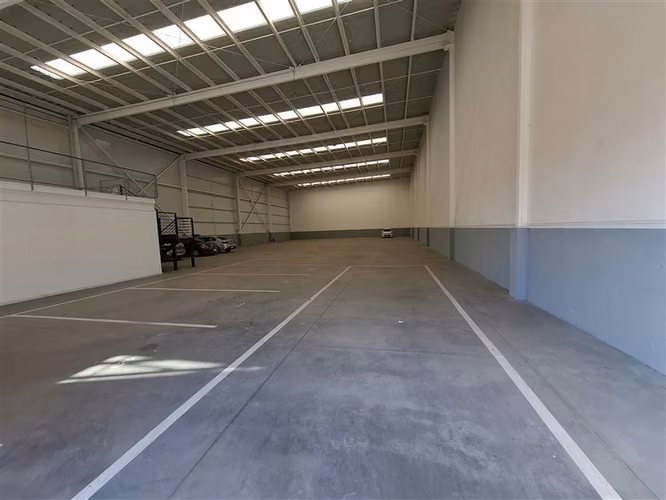 AP146 Industrial no molesto 916 m2 188,7m2 oficinas 5 Estac