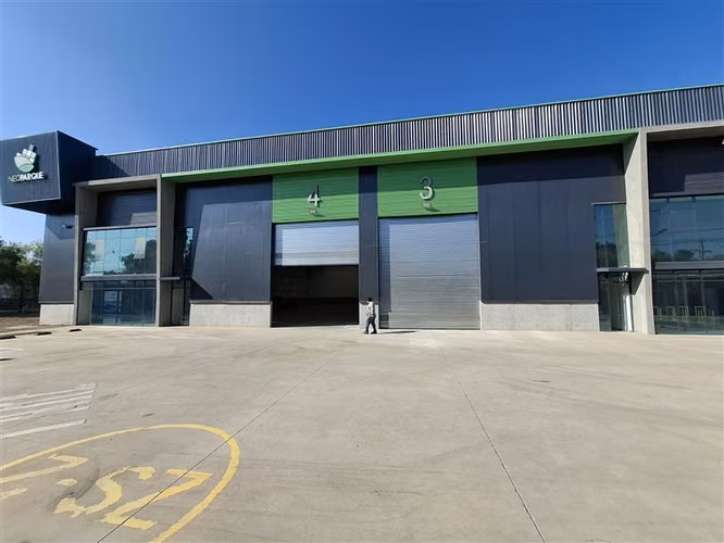 AP146 Industrial no molesto 916 m2 188,7m2 oficinas 5 Estac - Imagen 6