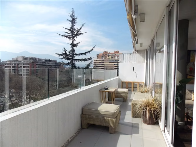 Excelente Vista Depto en arriendo de 2 dorm. en Vitacura