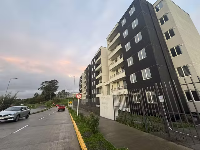 Arriendo dpto nuevo en Lomas de San Sebastian con estacionamiento Concepcion
