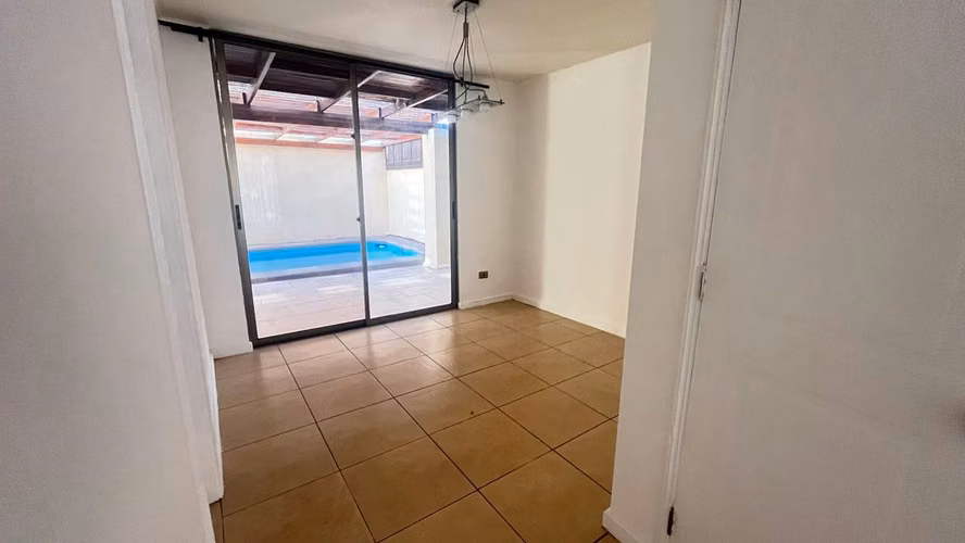 VENDE CASA CON PISCINA EN SECTOR NORTE