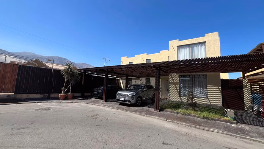 VENDE CASA CON PISCINA EN SECTOR NORTE