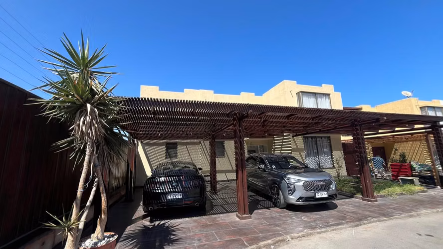 VENDE CASA CON PISCINA EN SECTOR NORTE