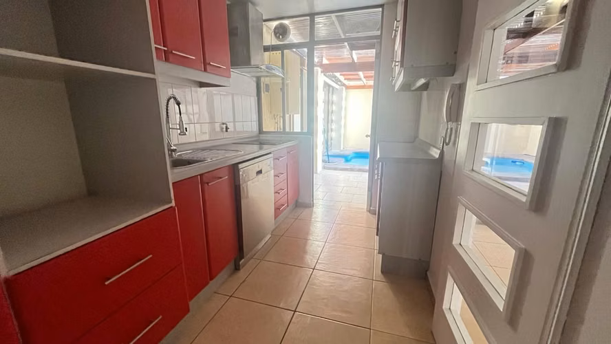 VENDE CASA CON PISCINA EN SECTOR NORTE