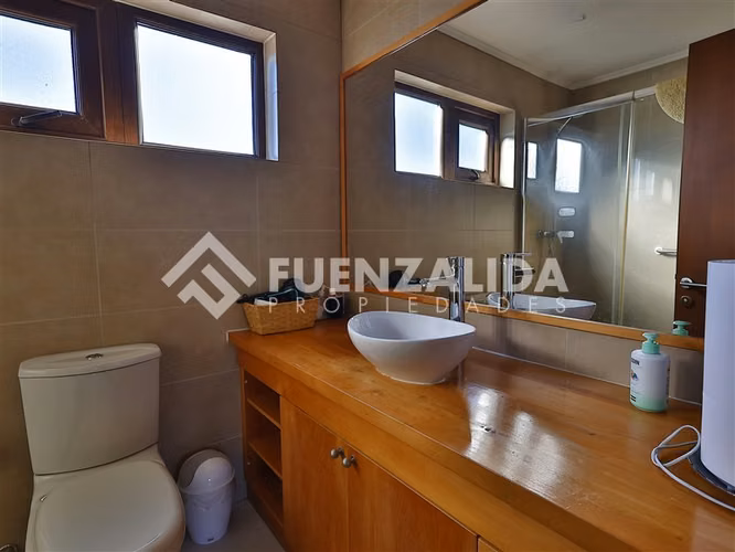 Amplia casa familiar a pasos centro de Puerto Varas 4D4B