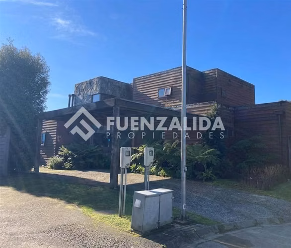 Amplia casa familiar a pasos centro de Puerto Varas 4D4B