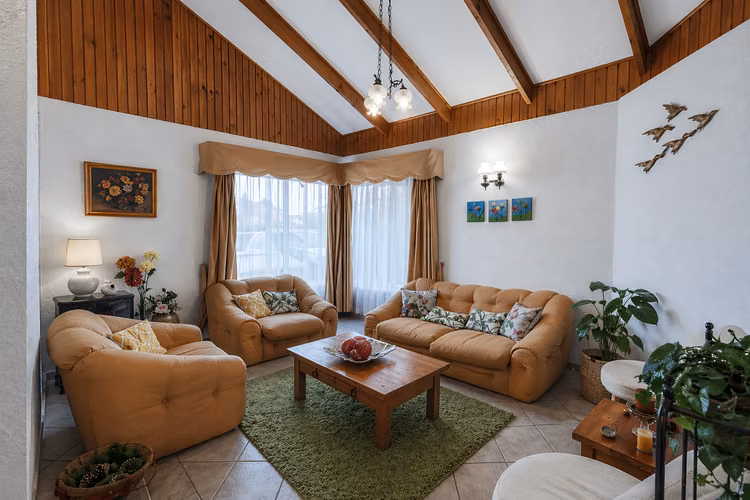 Amplia Casa Con Gran Jardín