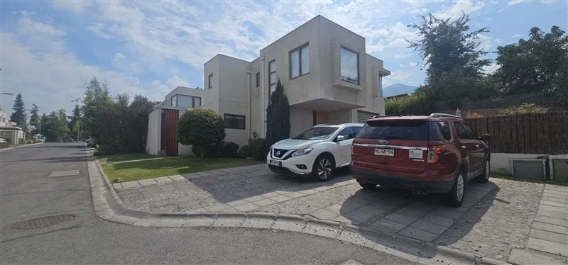 Casa en venta de 3 dorm. en La Reina