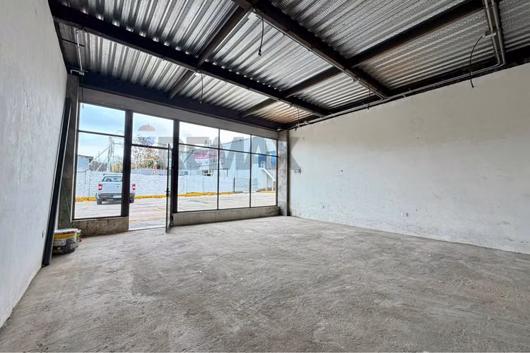 Locales comerciales en arriendo 66 m2