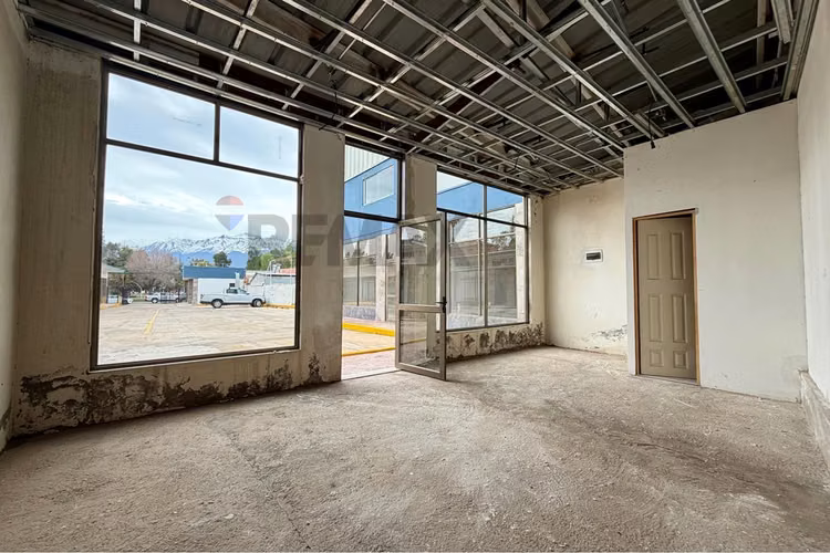 Locales comerciales en arriendo 66 m2