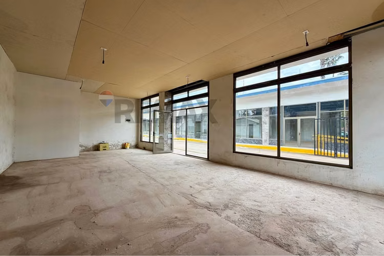 Locales comerciales en arriendo 66 m2