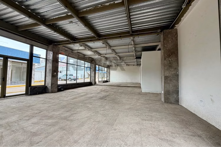 Locales comerciales en arriendo 66 m2
