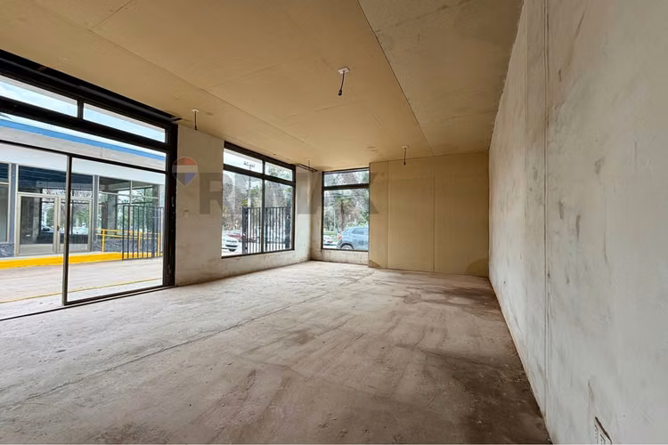 Locales comerciales en arriendo 100 m2