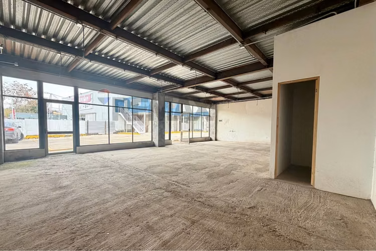 Locales comerciales en arriendo 100 m2