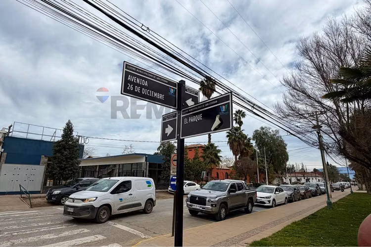 Locales comerciales en arriendo 100 m2