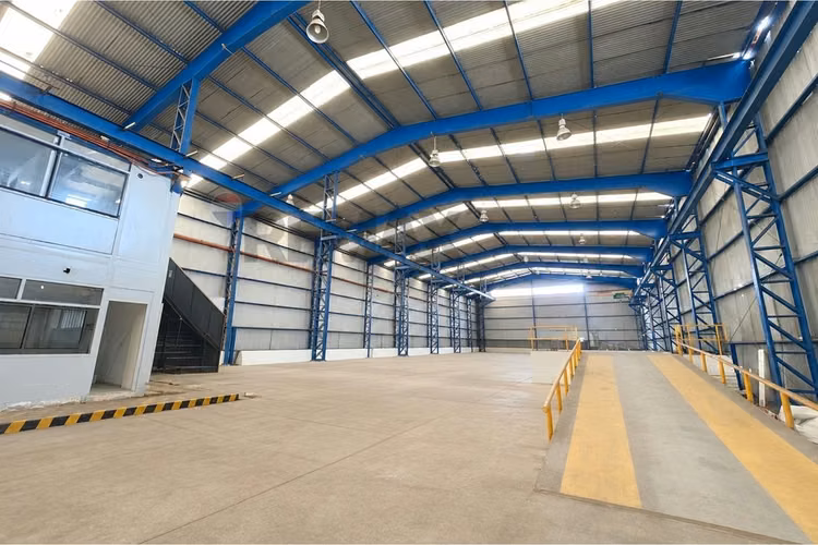 Terreno y galpon comercial e industrial