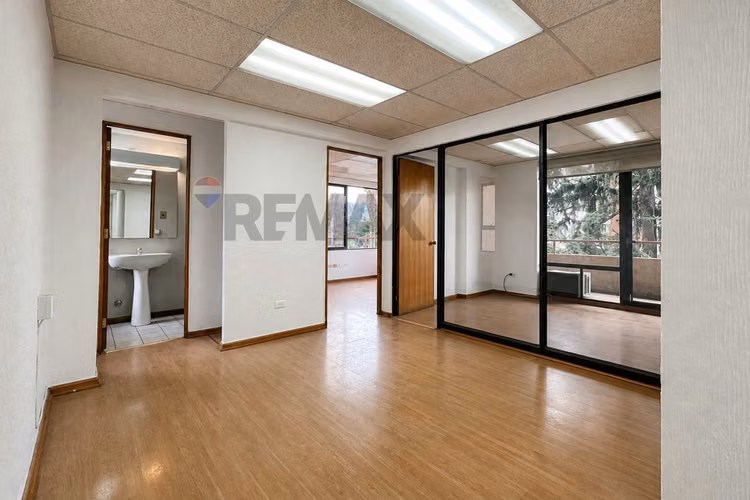 Oficina 45 m² a pasos de metro pedro de valdivia