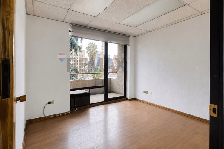 Oficina 45 m² a pasos de metro pedro de valdivia