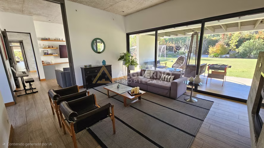 ARRIENDO LUJOSA CASA  5D5B6E CHICUREO FRENTE A COMISARIA