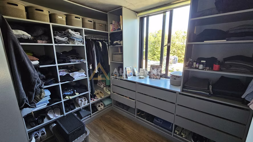 ARRIENDO LUJOSA CASA  5D5B6E CHICUREO FRENTE A COMISARIA