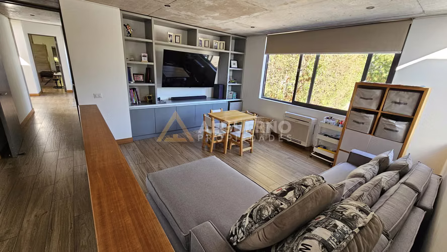 ARRIENDO LUJOSA CASA  5D5B6E CHICUREO FRENTE A COMISARIA