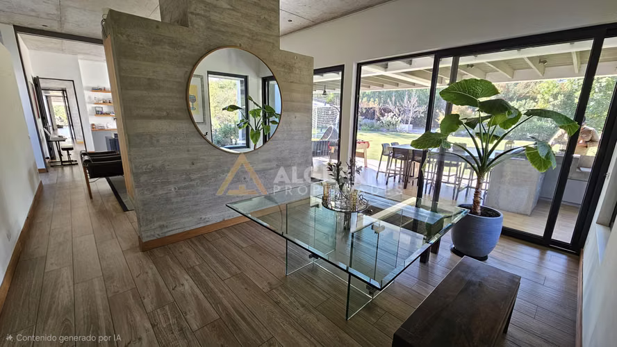 ARRIENDO LUJOSA CASA  5D5B6E CHICUREO FRENTE A COMISARIA