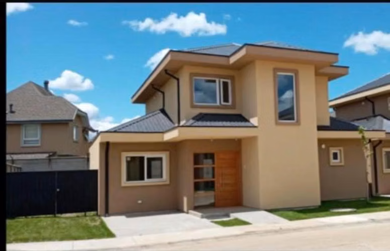 ARRIENDO CASA EN CONDOMINIO DE TRES DORMITORIOS EN TCO