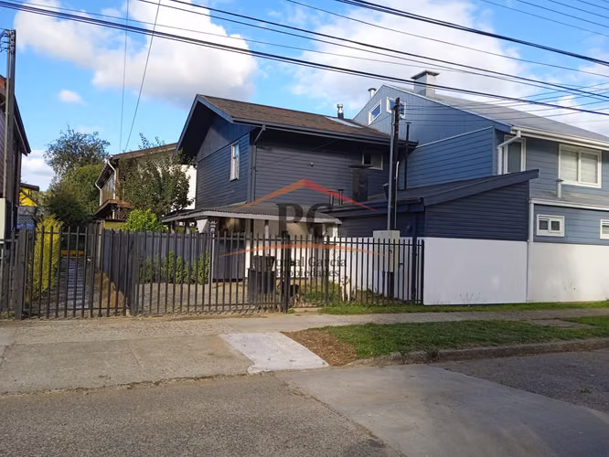 CASA CON 6 CABAÑAS ARRENDADAS EN VILLA EUROPA VALDIVIA