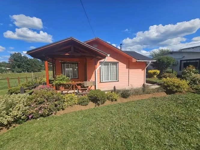 CASA CON GRAN TERRENO EN FOLILCO LOS LAGOS