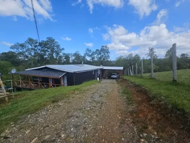 CASA CAMPESTRE EN CAYUMAPU A 20 KM DE VALDIVIA
