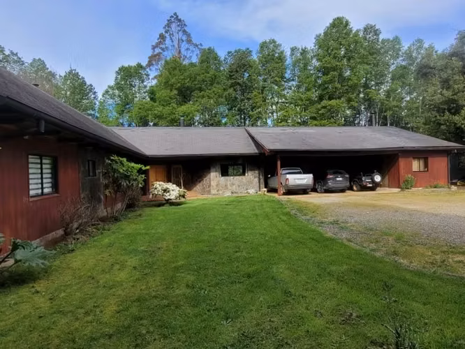 PARCELA DE 9700 M2 CON AMPLIA CASA EN ANGACHILLA VALDIVIA