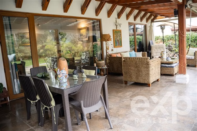 Casa Chilena 5 D en venta/Piedra Roja / Lista para cambiarse