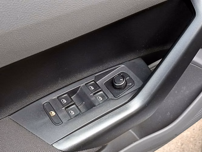 VOLKSWAGEN POLO 2023