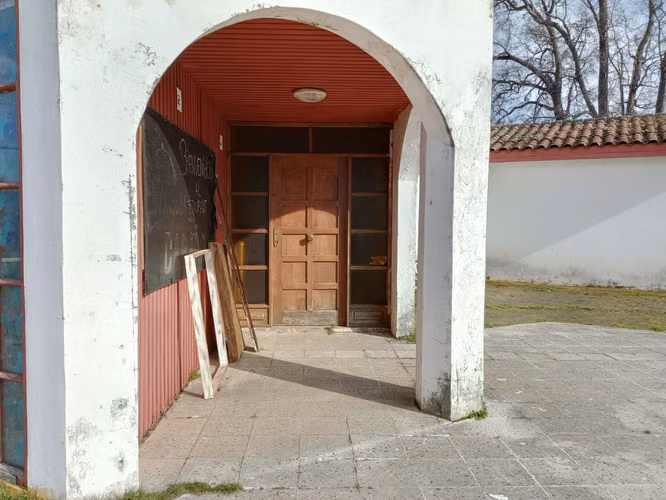 GRAN TERRENO CON LOCAL COMERCIAL PARA SUPERMERCADO O SIMILAR