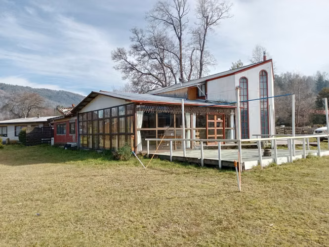 LICAN-RAY GRAN TERRENO CON LOCAL COMERCIAL PARA SUPERMERCADO