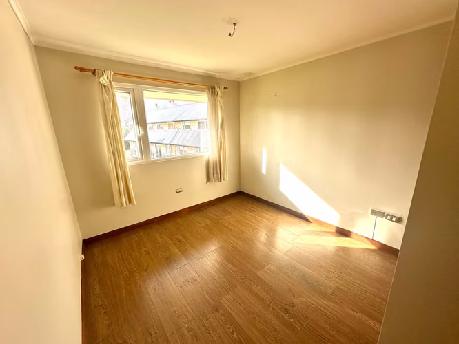 TRIPLEX 4 DORMITORIOS EN CONDOMINIO HAVERBECK JUNTO AL RÍO