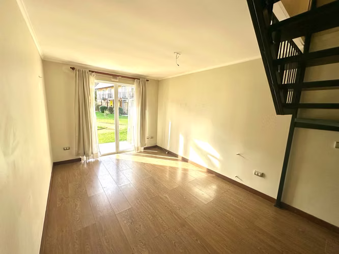 TRIPLEX 4 DORMITORIOS EN CONDOMINIO HAVERBECK JUNTO AL RÍO