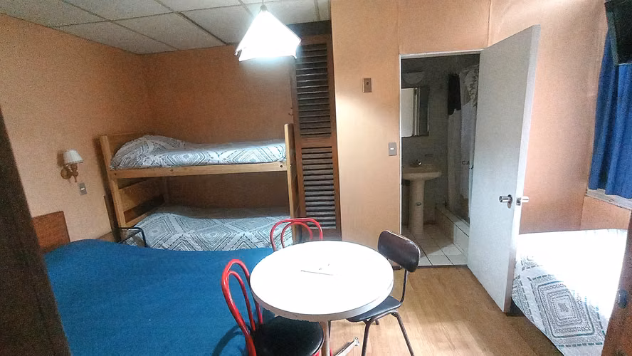 Gran PROPIEDAD COMERCIAL y HOTEL : Calle Von Schroeders esquina Arlegui