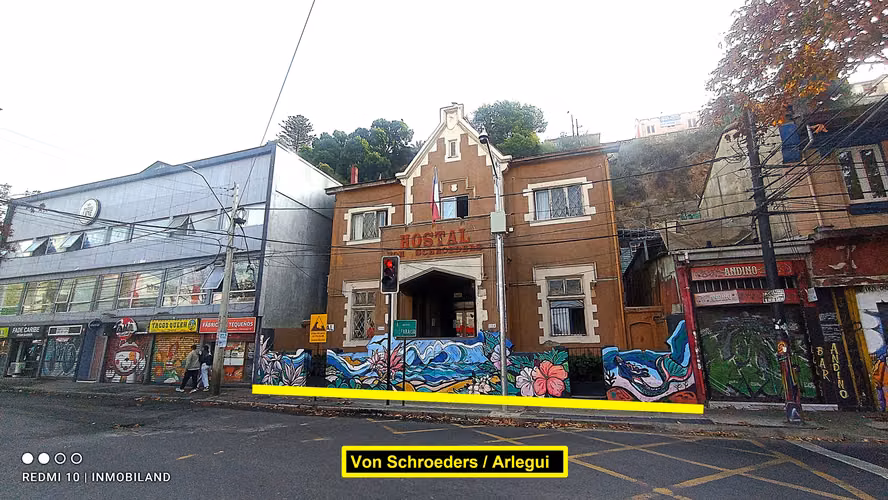 Gran PROPIEDAD COMERCIAL y HOTEL : Calle Von Schroeders esquina Arlegui