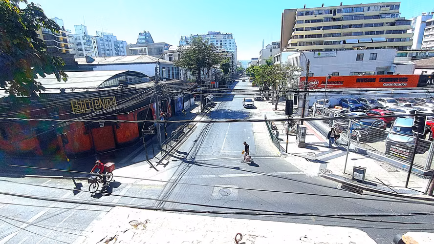 Gran PROPIEDAD COMERCIAL y HOTEL : Calle Von Schroeders esquina Arlegui