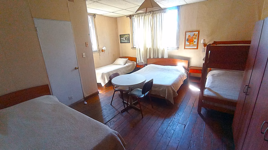 Gran PROPIEDAD COMERCIAL y HOTEL : Calle Von Schroeders esquina Arlegui