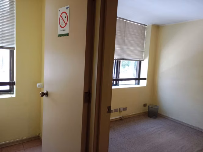 OFICINA EN  VIÑA DEL MAR, 1 NORTE CON 2 PONIENTE, 1 PRIVADO, ESTACIONAMIENTO.