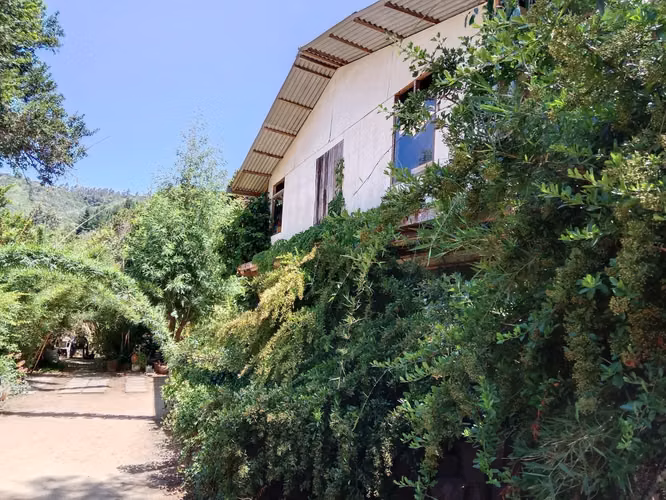 VENDO PARCELA CONSTRUIDA, 2 HA, EN EL VALLE MELOSILLA, CASABLANCA